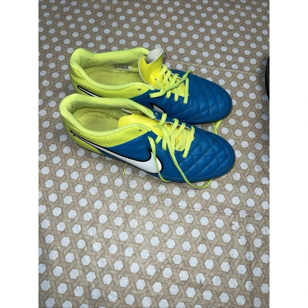 nike tiempo legacy FG womens size 8.5 soccer cleats blue athletic shoes